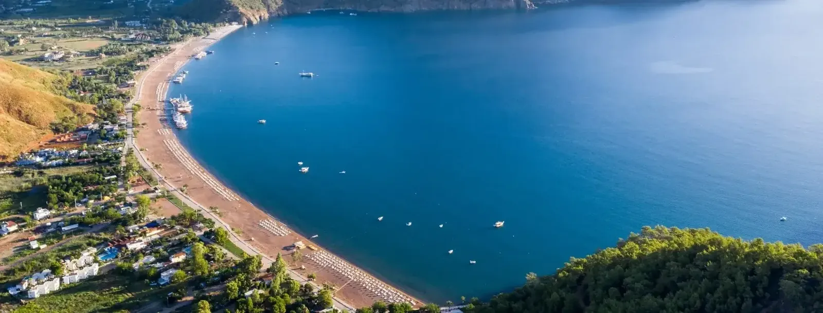 Adrasan koyu ve kumsalı, havadan görünüm