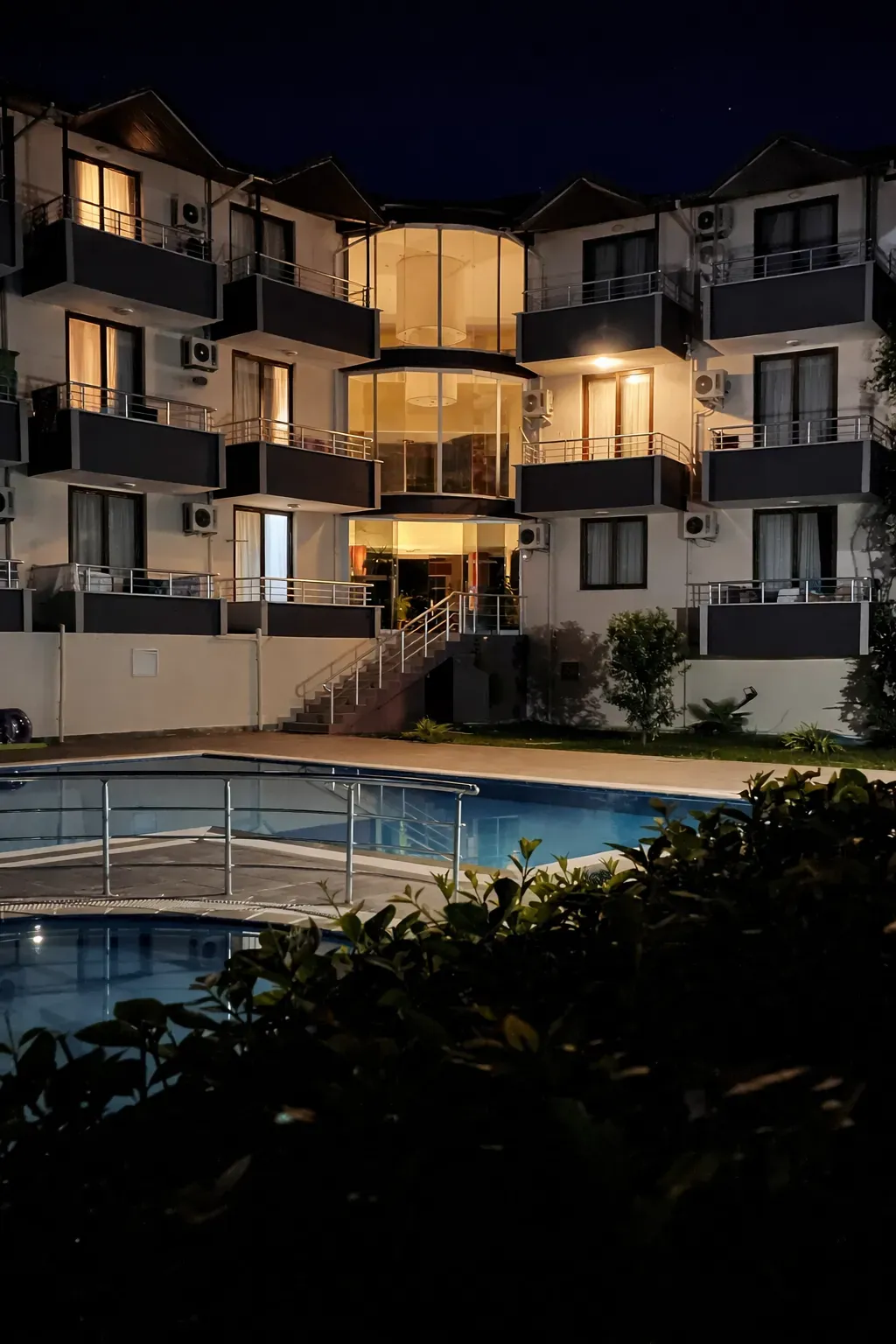 Adrasan Yazıcı Otel bahçesi