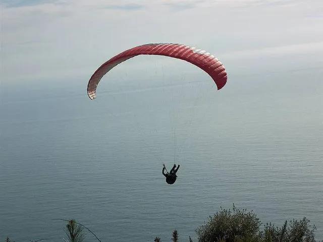 Adrasan'da yamaç paraşütü 5